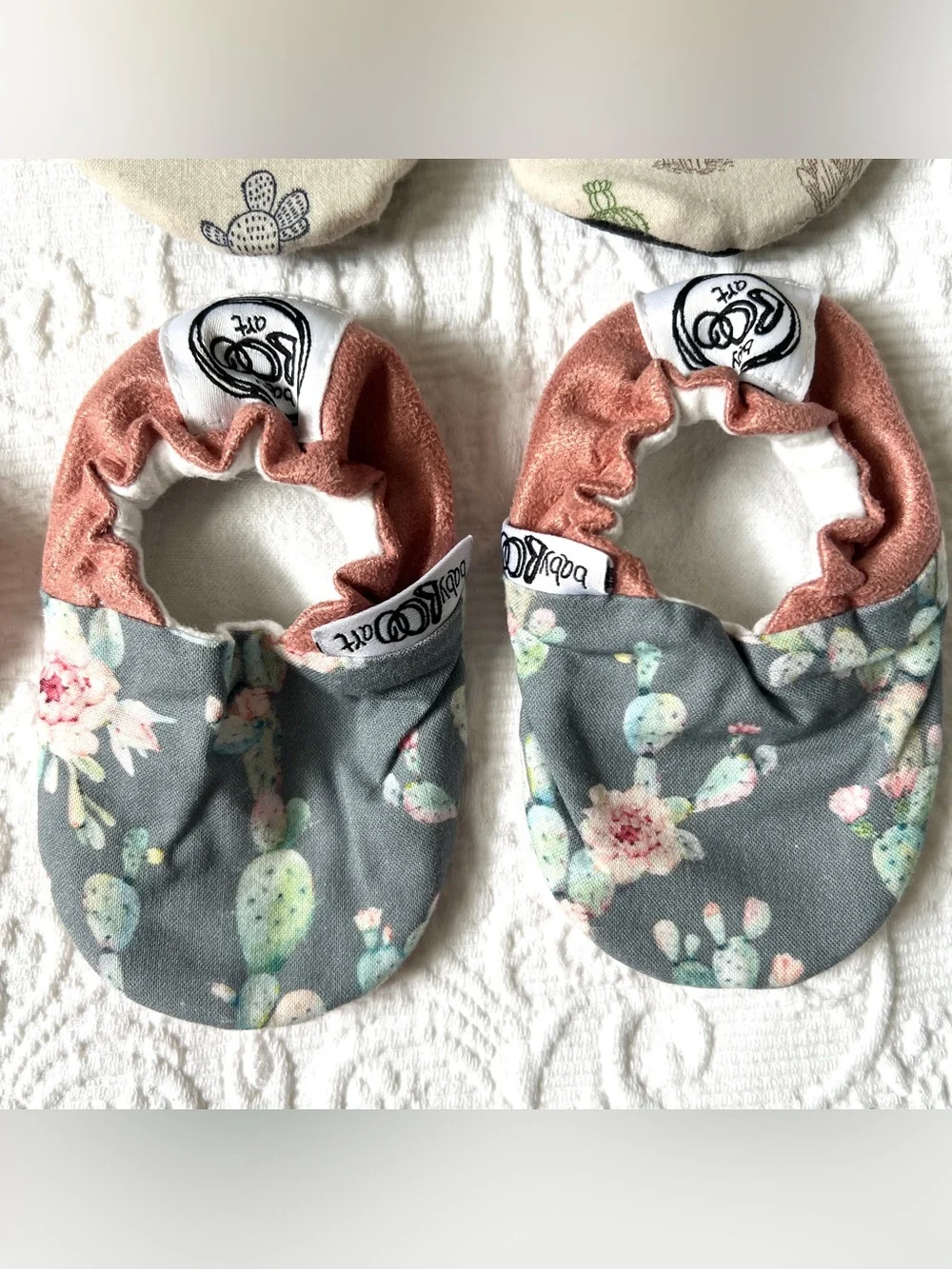 🌵 Angel Dear Cactus Bandana Bib, Headwrap & Soft Baby Shoes Set - Pink & Neutral